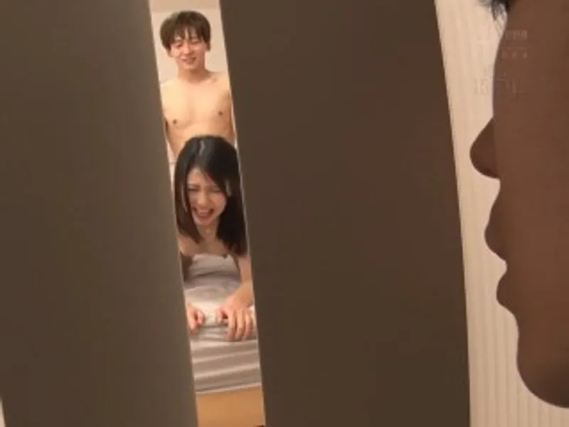 Thanh niên đang vụng trộm với chị nhà bên thì anh chồng về...