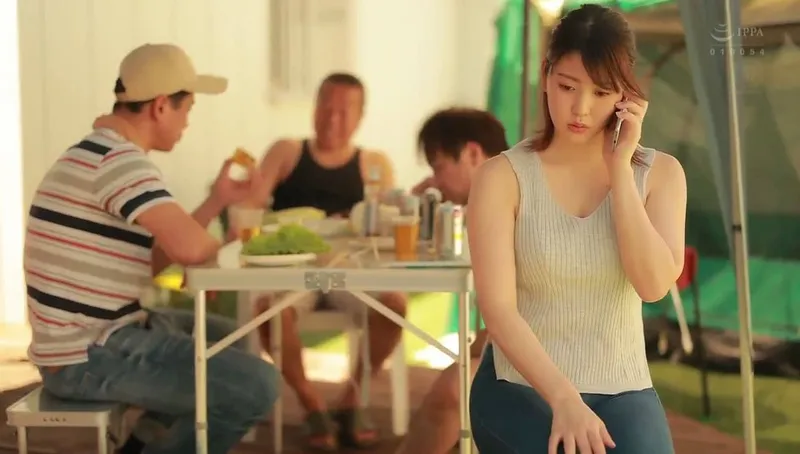 ông chồng khờ để bà xã tham gia sự kiện cắm trại với mấy gã nhà bên và cái kết